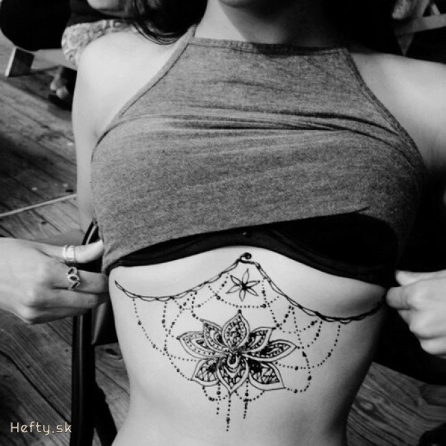 underbreast tatoo